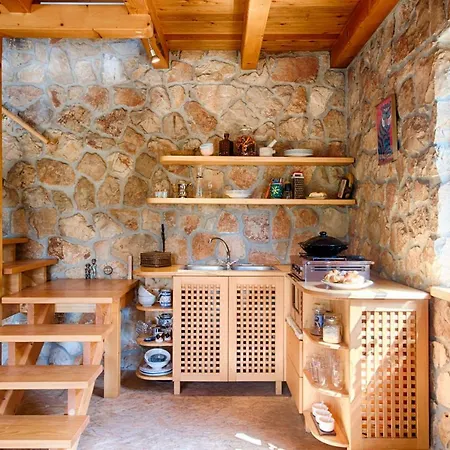 Olive Grove House Βις